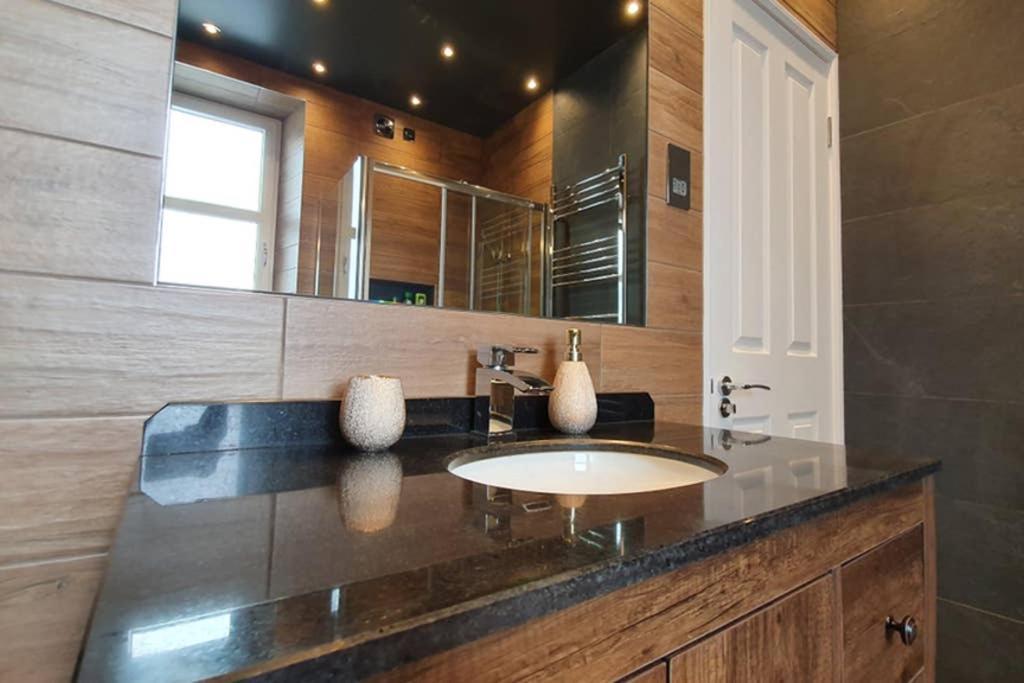Smart & Stylish Holiday Apartment In The City Centre Інвернесс Екстер'єр фото