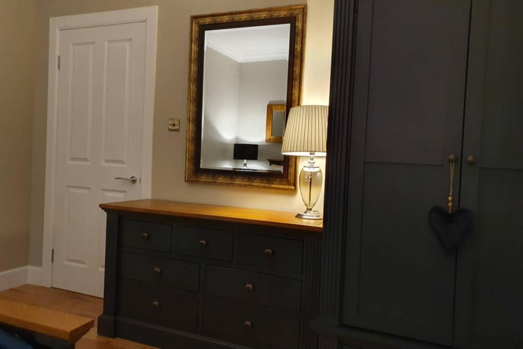 Smart & Stylish Holiday Apartment In The City Centre Інвернесс Екстер'єр фото
