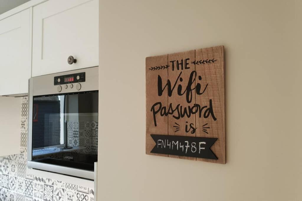 Smart & Stylish Holiday Apartment In The City Centre Інвернесс Екстер'єр фото